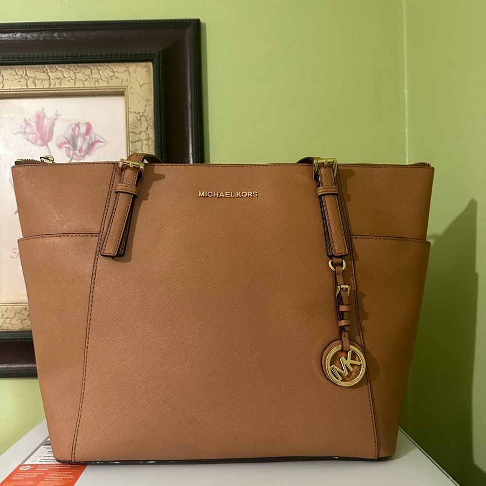 🤎 MICHAEL KORS 🤎 JET SET LARGE TOP ZIP SAFFIANO LEATHER TOTE
